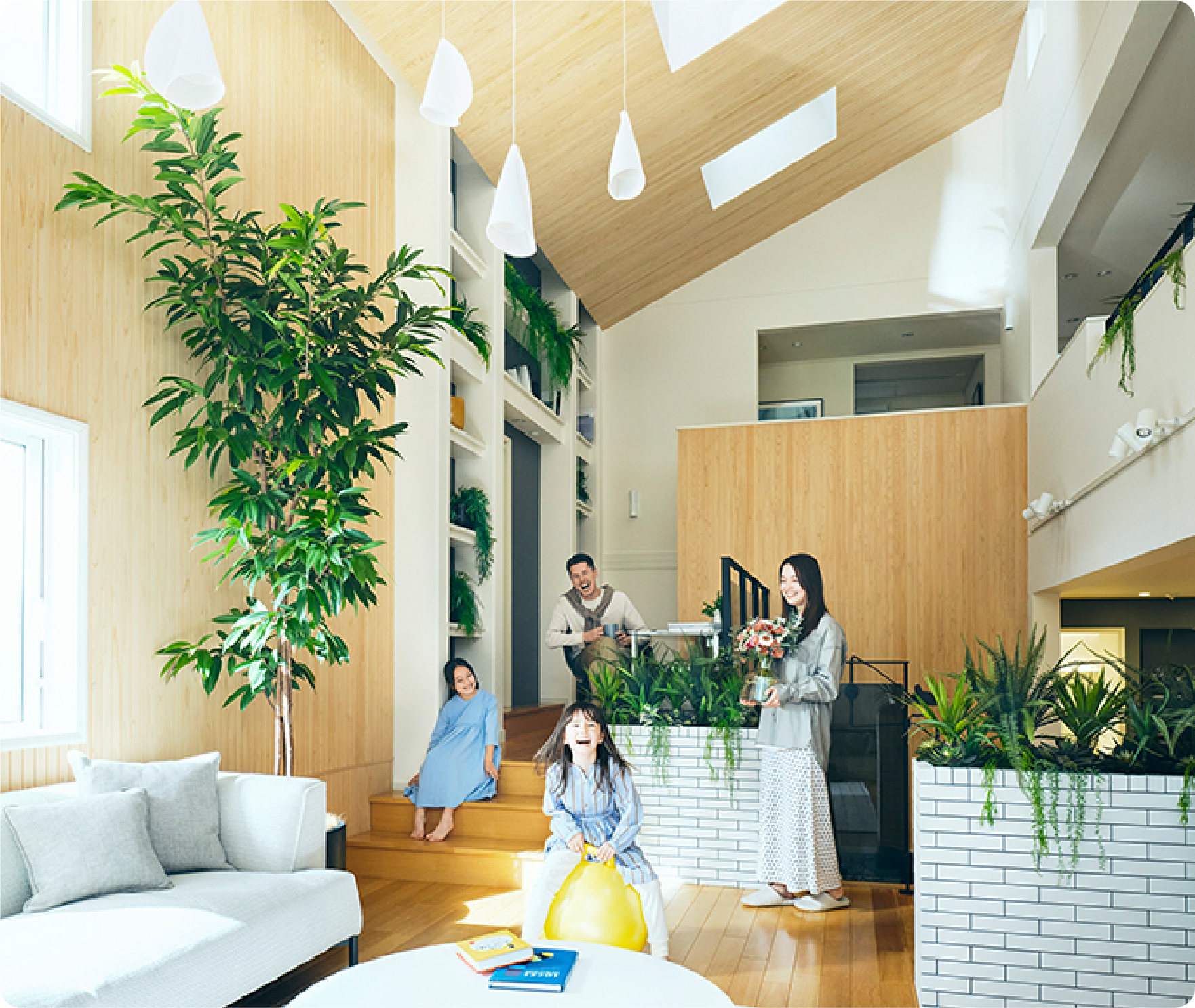 リビングでくつろぐ家族